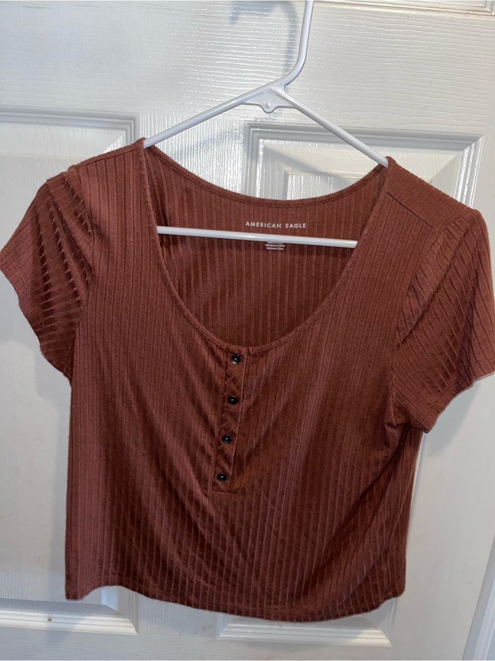 American Eagle Outfitters Rust-Red Ribbed Henley Crop Top Ladies Size Medium